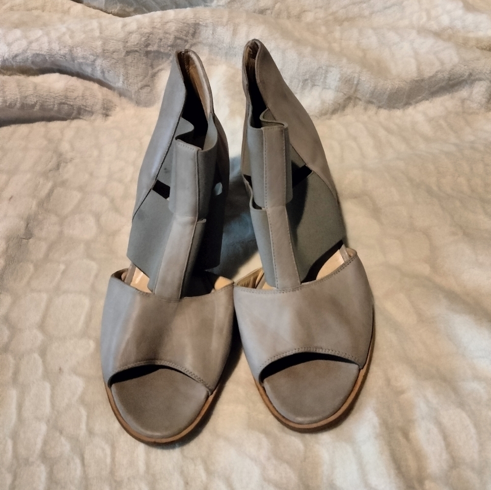 Amalfi by Rangoni Made in Italy Women's Heels - Picture 4 of 8